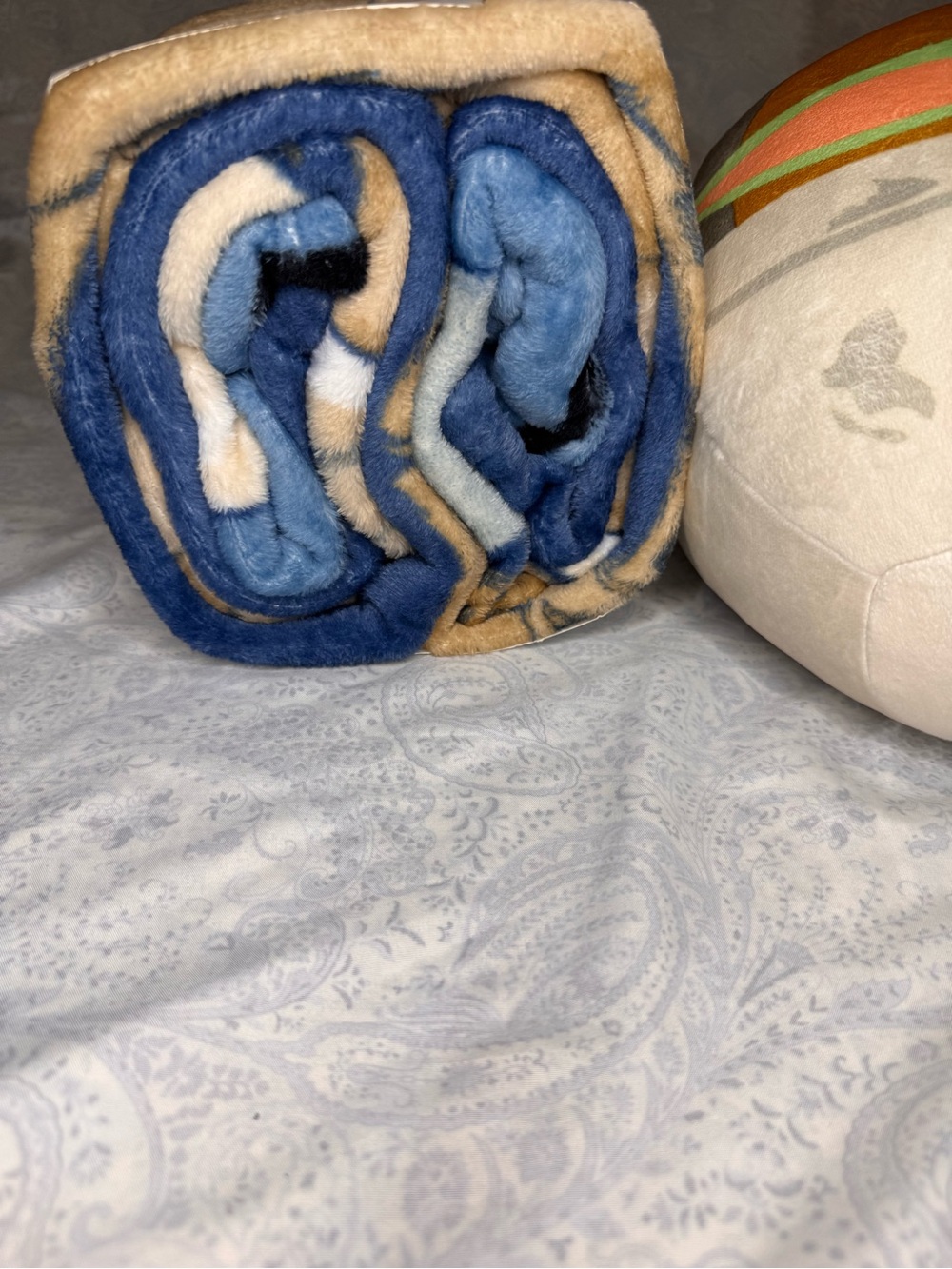 Star Wars Grogu thick plush blanket & Super soft & squishy Grogu cloud pillow - Picture 9 of 12